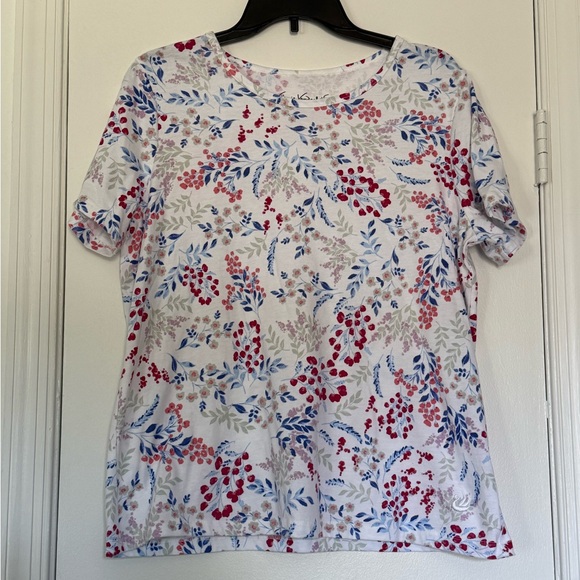 Gloria Vanderbilt Tops - Gloria Vanderbilt Floral Short Sleeve Top